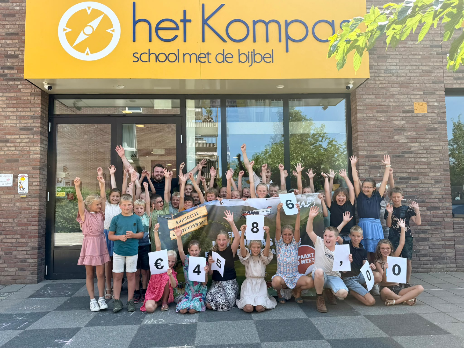 Leerlingen van Het Kompas halen € 4586 op voor familie Bakker!